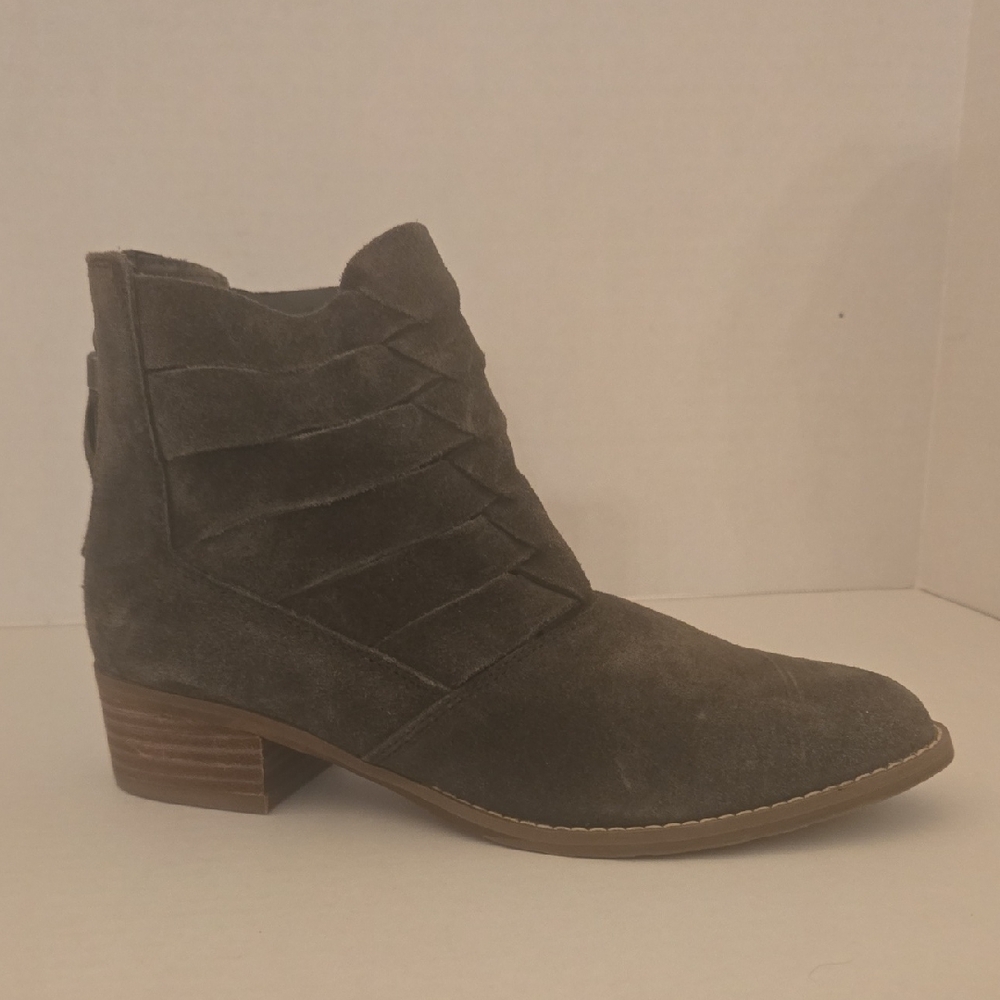 VOLATILE Olive Suede Leather Booties